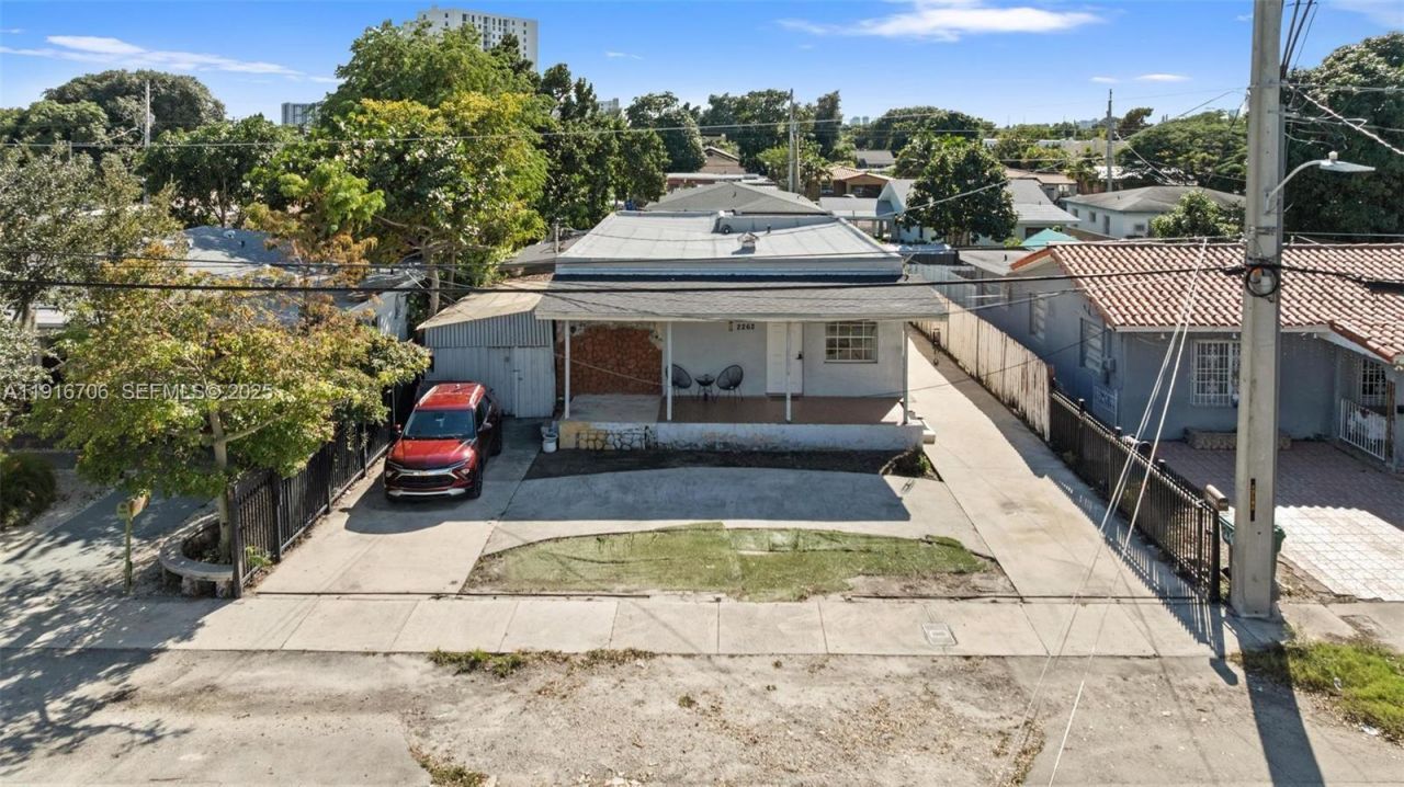 2262 NW 4th St, Miami, FL 33125 Photo