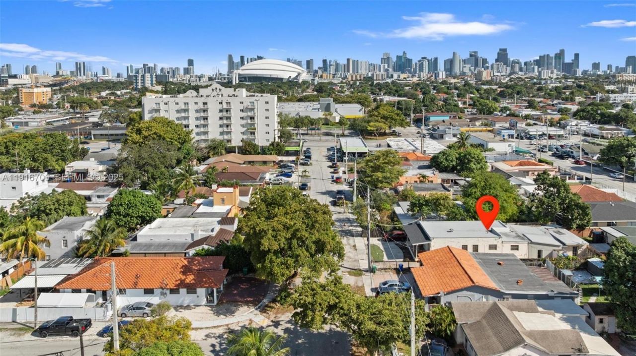 2262 NW 4th St, Miami, FL 33125 Photo