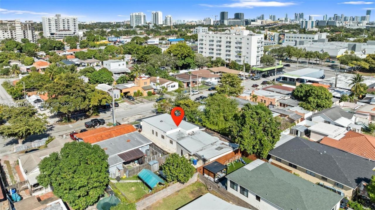 2262 NW 4th St, Miami, FL 33125 Photo