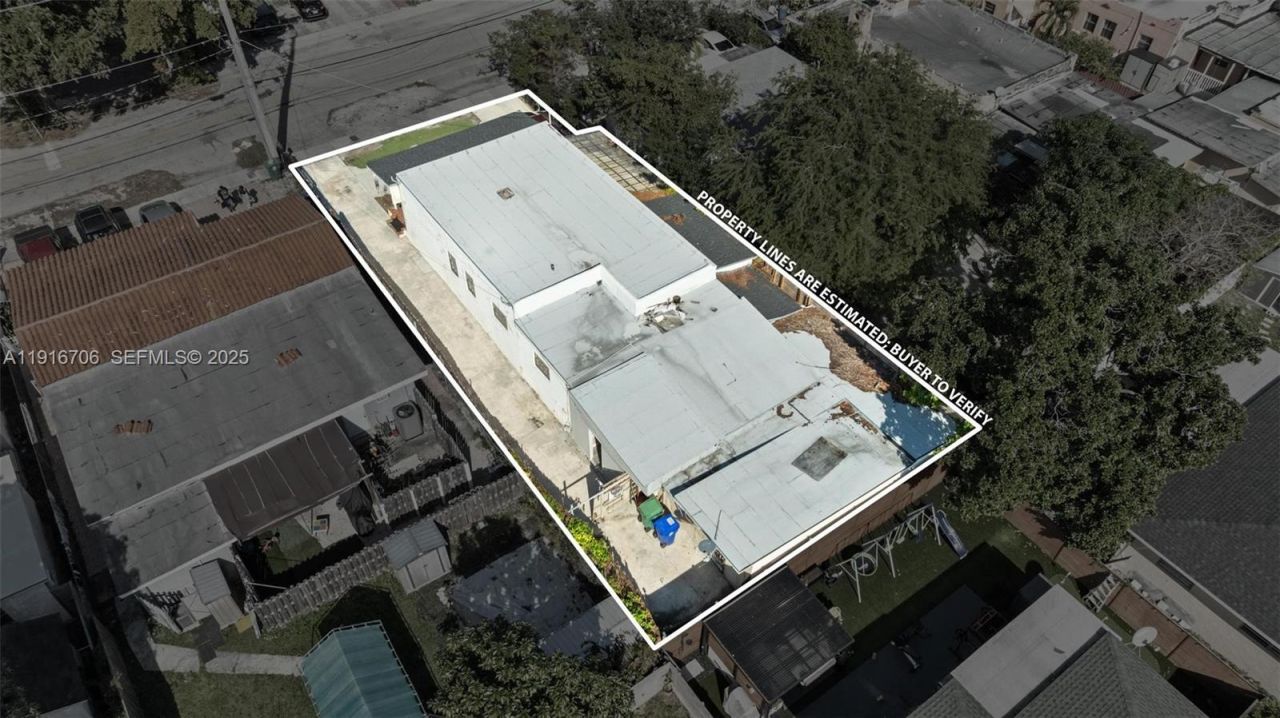 2262 NW 4th St, Miami, FL 33125 Photo