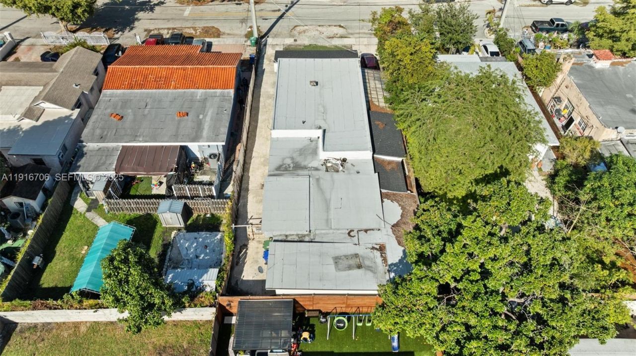 2262 NW 4th St, Miami, FL 33125 Photo