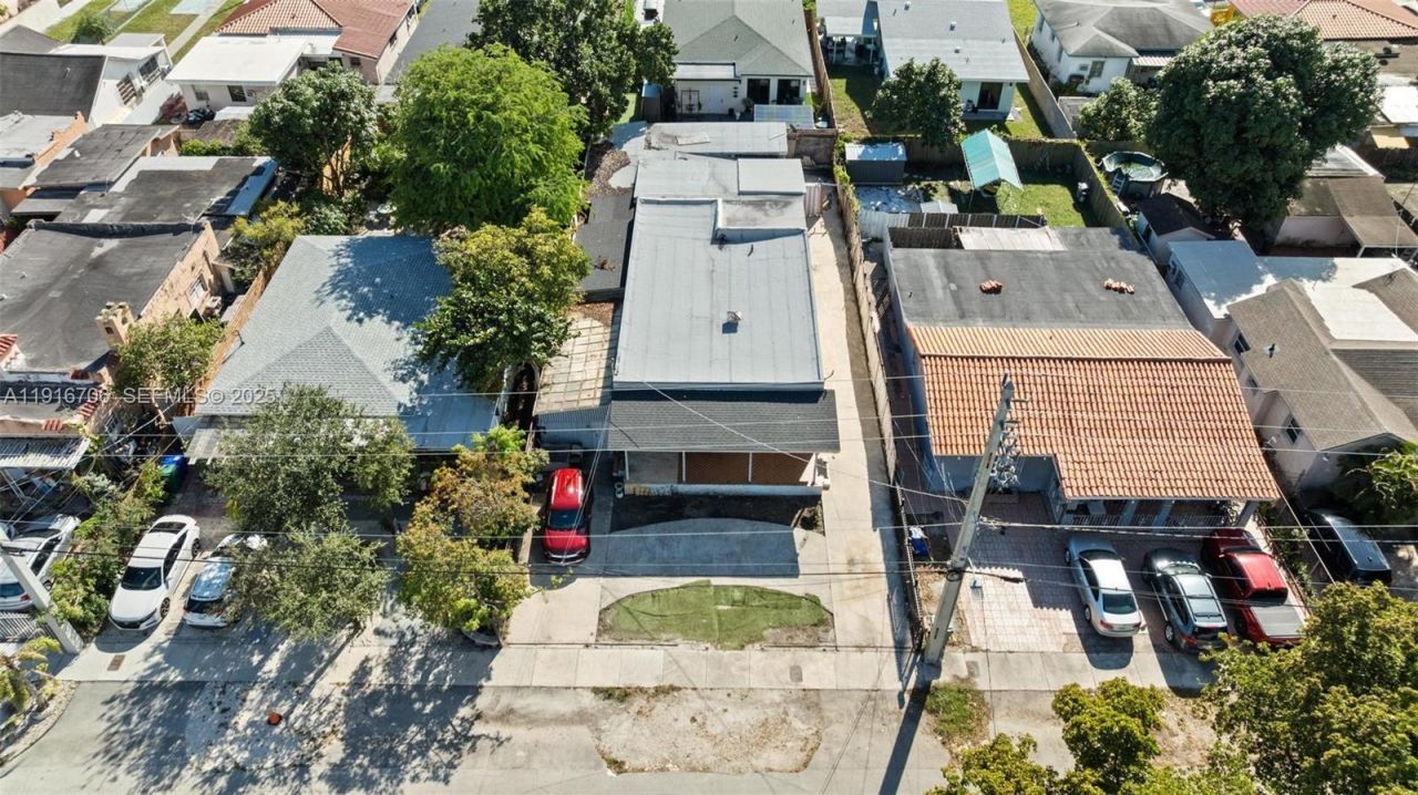 2262 NW 4th St, Miami, FL 33125 Photo