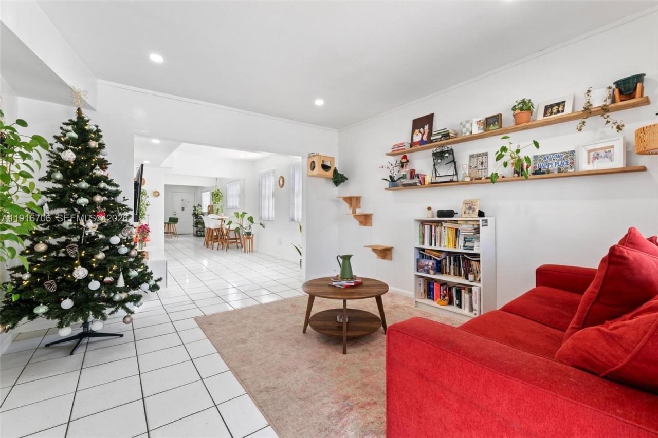 2262 NW 4th St, Miami, FL 33125 Photo