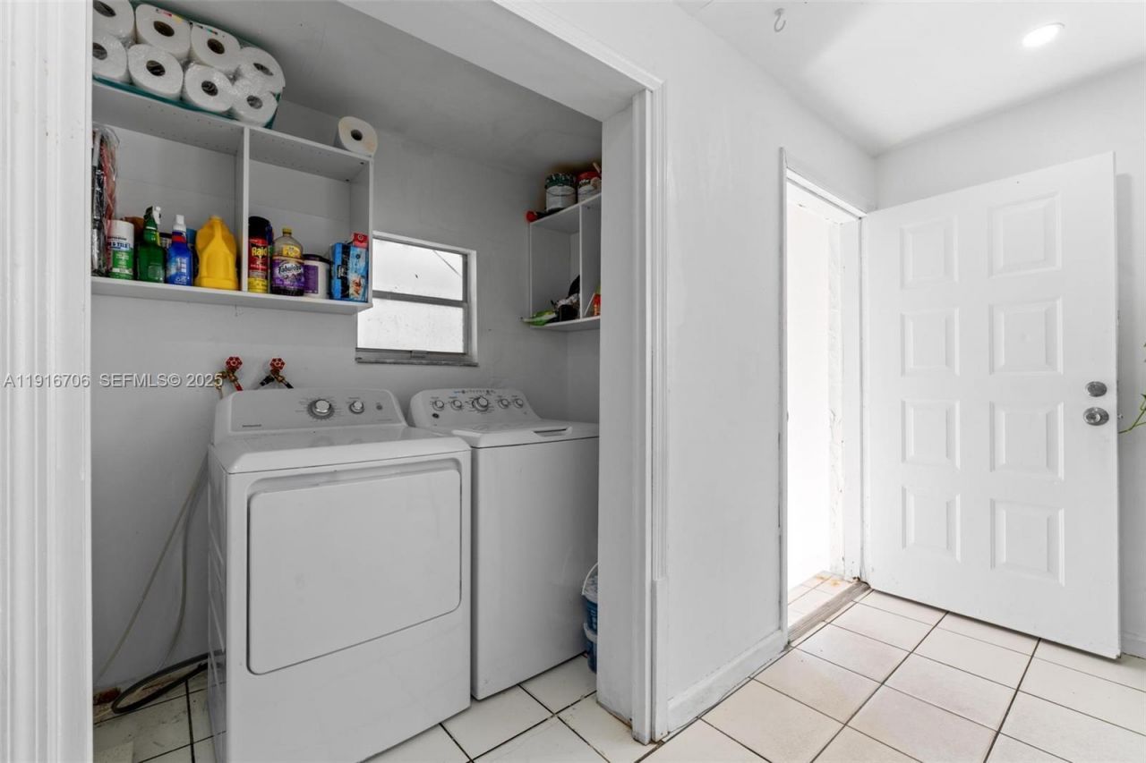 2262 NW 4th St, Miami, FL 33125 Photo