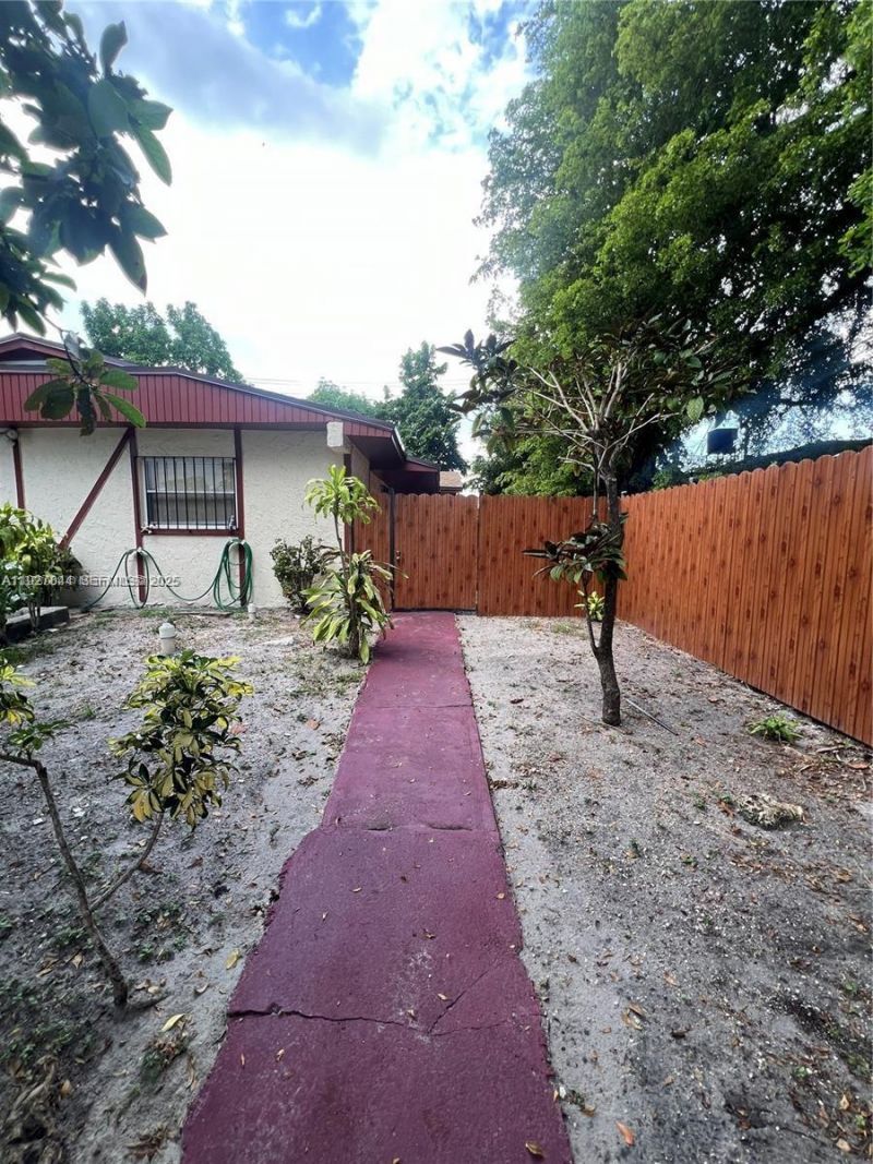 1581 NE 117 St, Miami, FL 33161 Photo