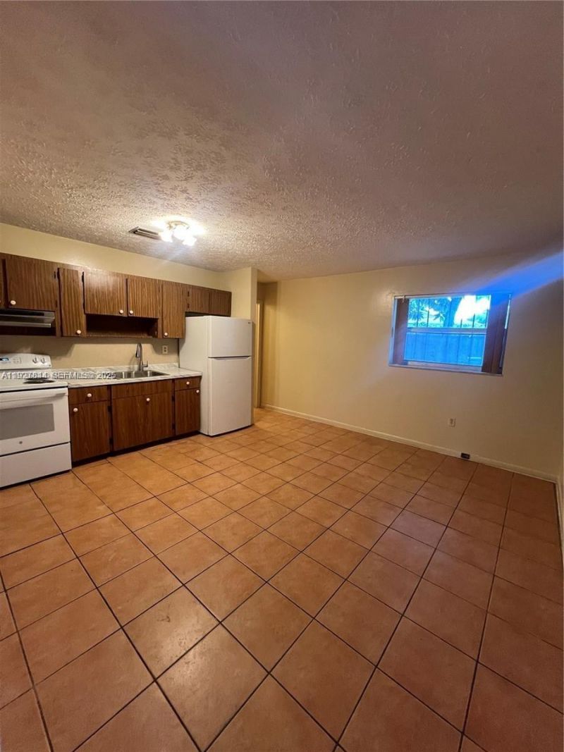 1581 NE 117 St, Miami, FL 33161 Photo