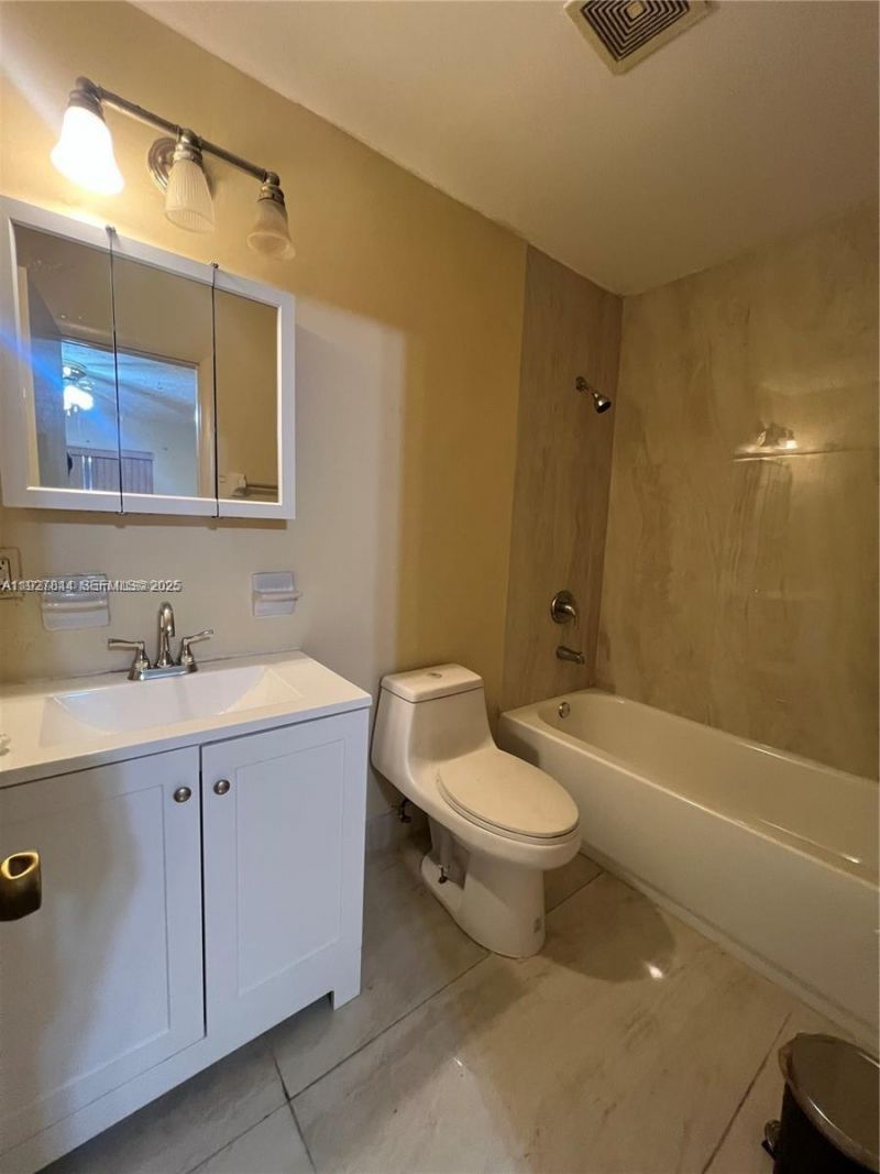 1581 NE 117 St, Miami, FL 33161 Photo