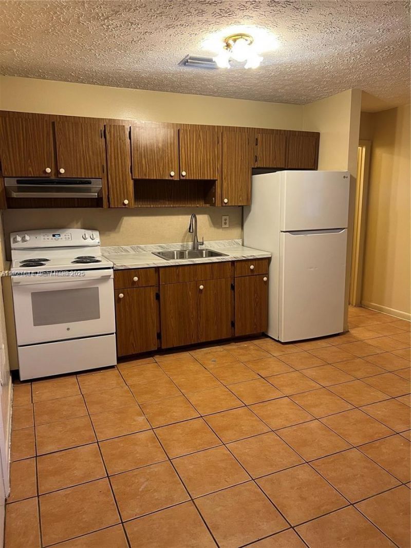 1581 NE 117 St, Miami, FL 33161 Photo