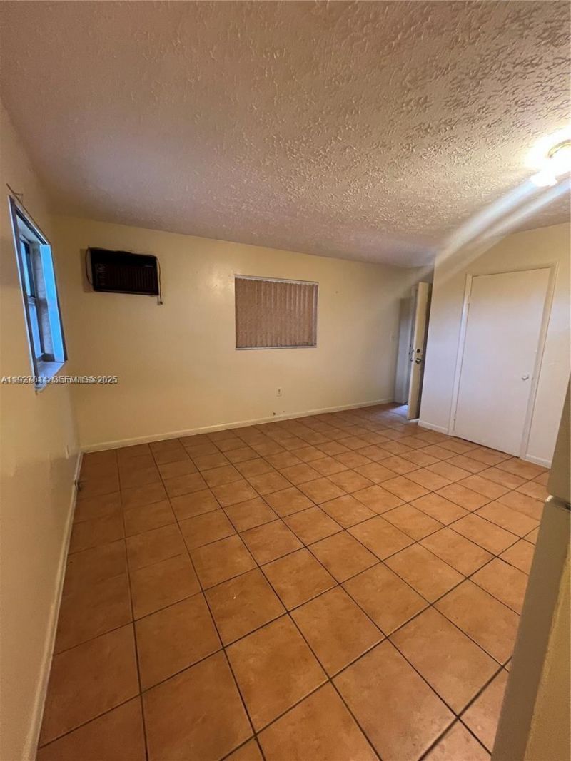 1581 NE 117 St, Miami, FL 33161 Photo