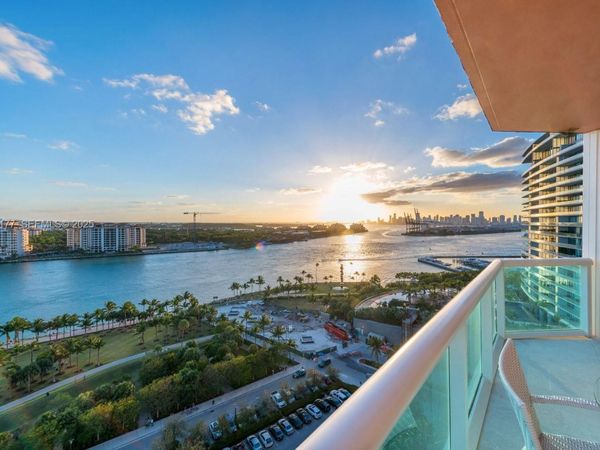 300 S Pointe Dr, Unit 1701, Miami Beach, FL 33139