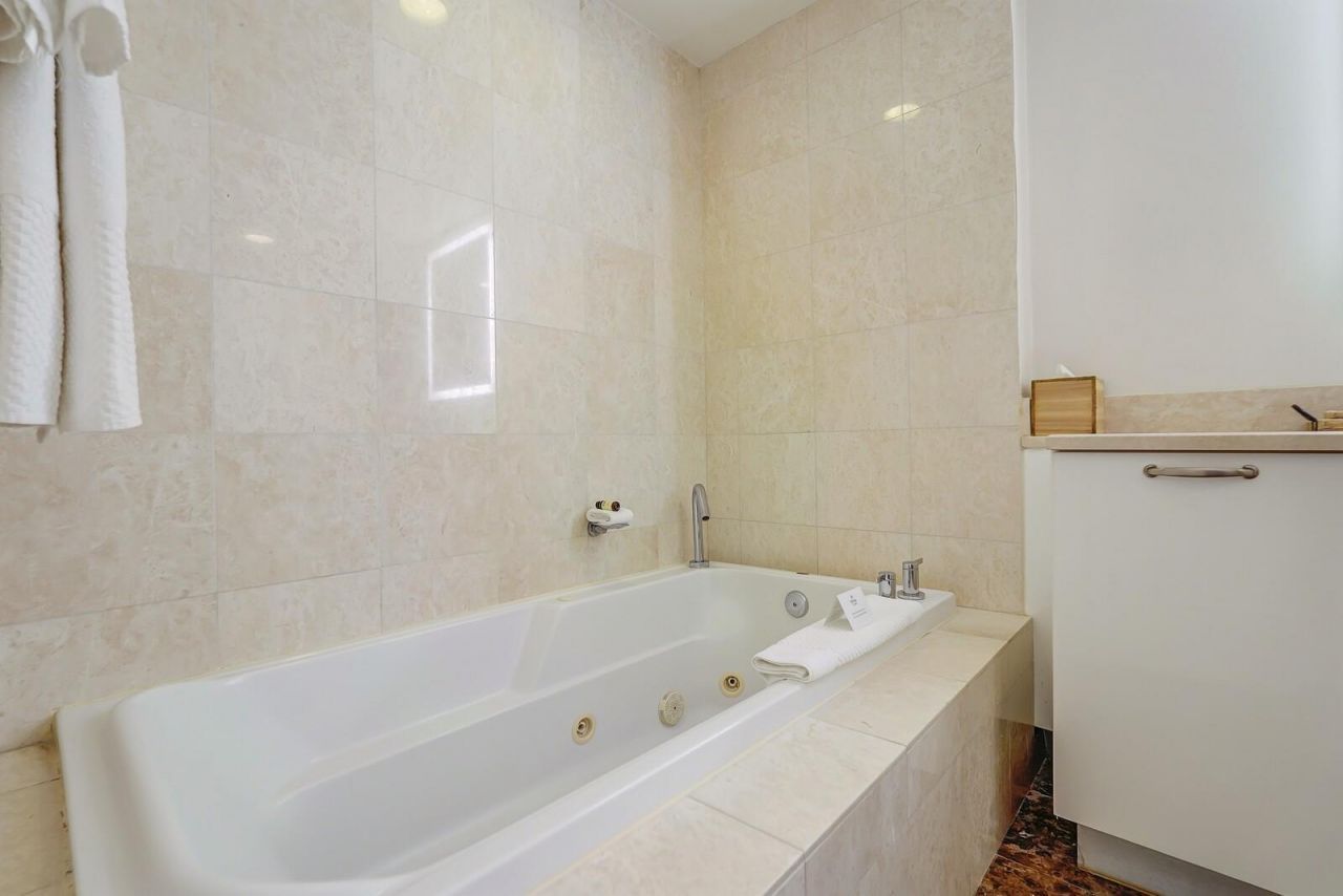 505 N Ft Lauderdale Bch Boulevard, Unit 2509, Fort Lauderdale, FL 33304 Photo