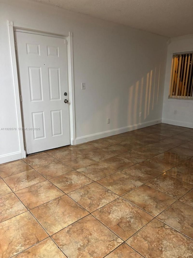 2000 NW 119th St, Unit 904, Miami, FL 33167 Photo