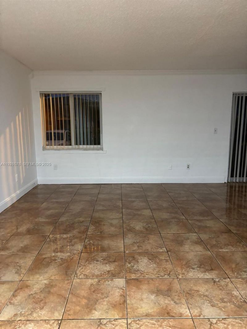 2000 NW 119th St, Unit 904, Miami, FL 33167 Photo