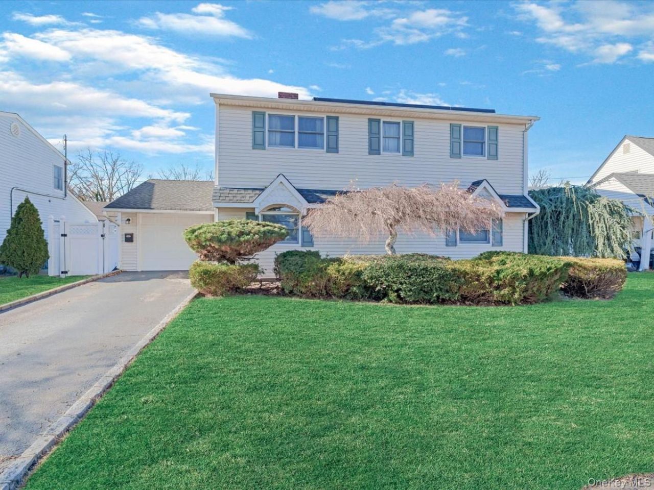 12 Cable Lane, Hicksville, NY 11801 Main Photo