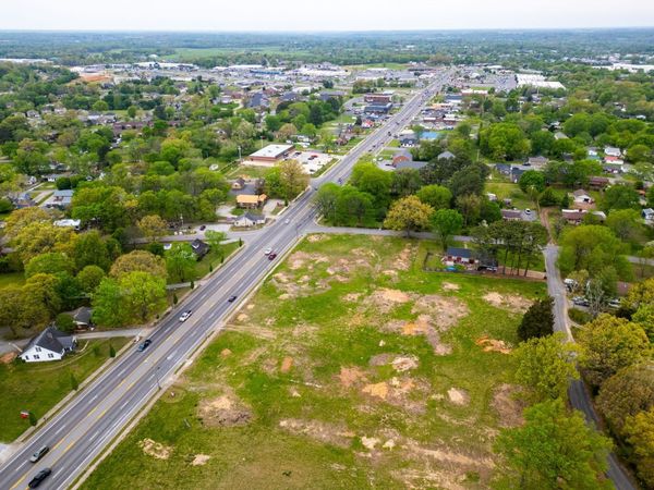 2504 Memorial Blvd, Springfield, TN 37172