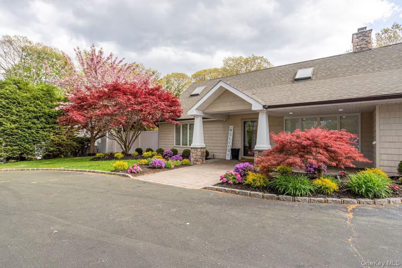 56 Fairfields Lane, Huntington Station, NY 11746 Main Photo