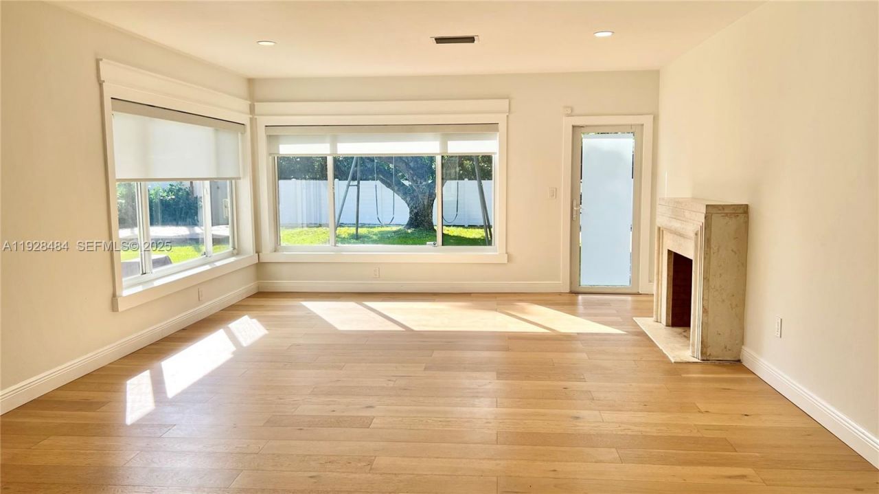 2 NE 108th St, Unit -, Miami Shores, FL 33161 Photo