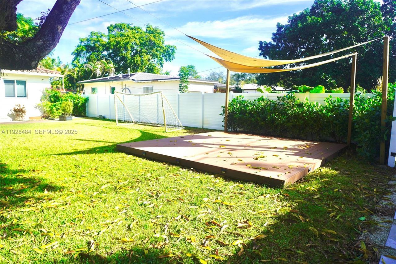 2 NE 108th St, Unit -, Miami Shores, FL 33161 Photo