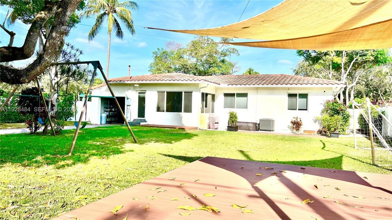 2 NE 108th St, Unit -, Miami Shores, FL 33161 Photo