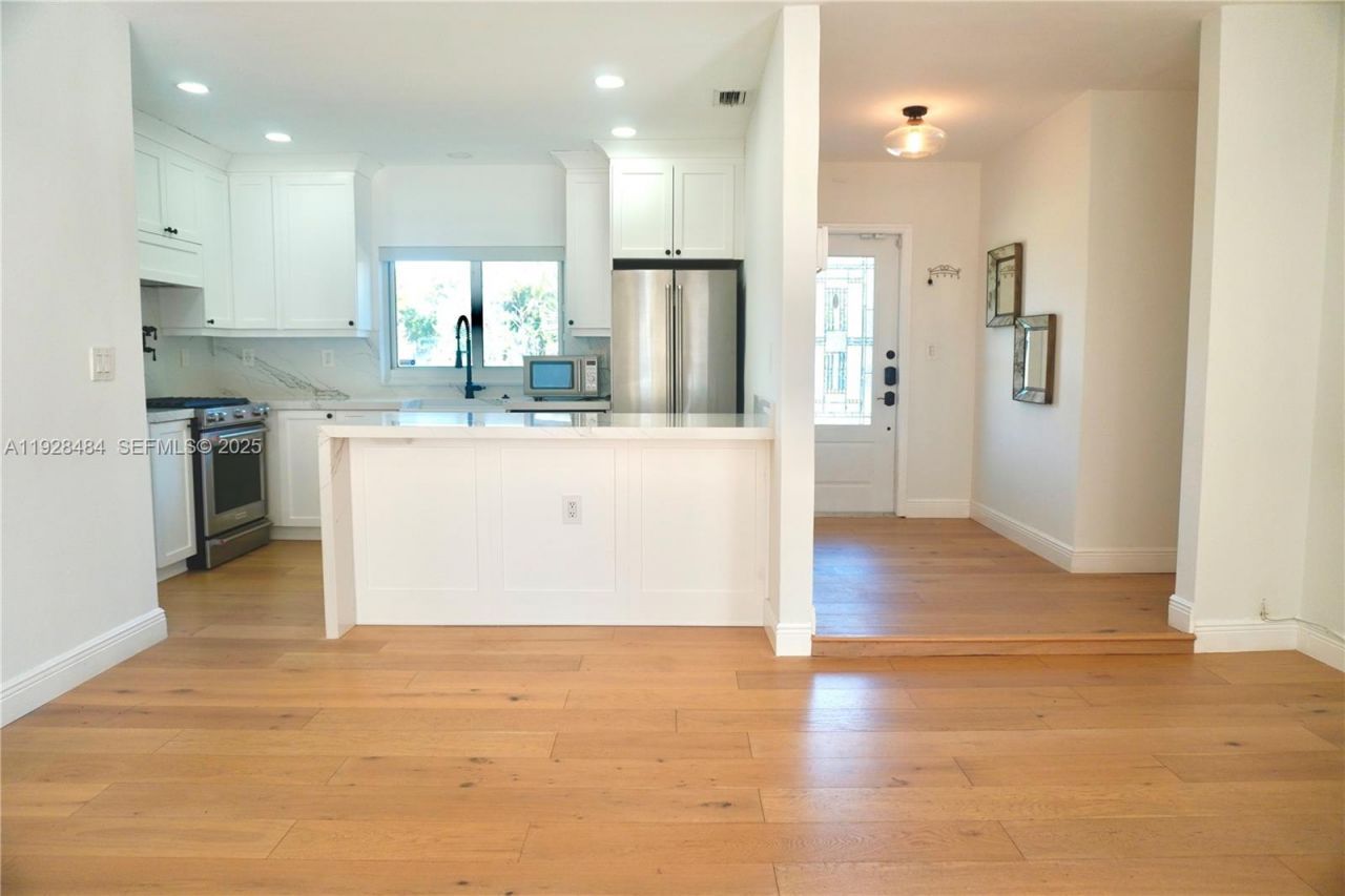 2 NE 108th St, Unit -, Miami Shores, FL 33161 Photo