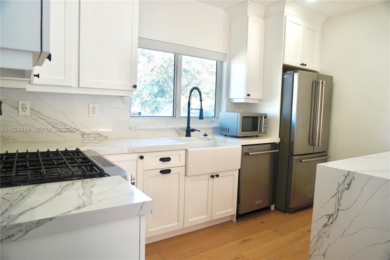 2 NE 108th St, Unit -, Miami Shores, FL 33161 Photo