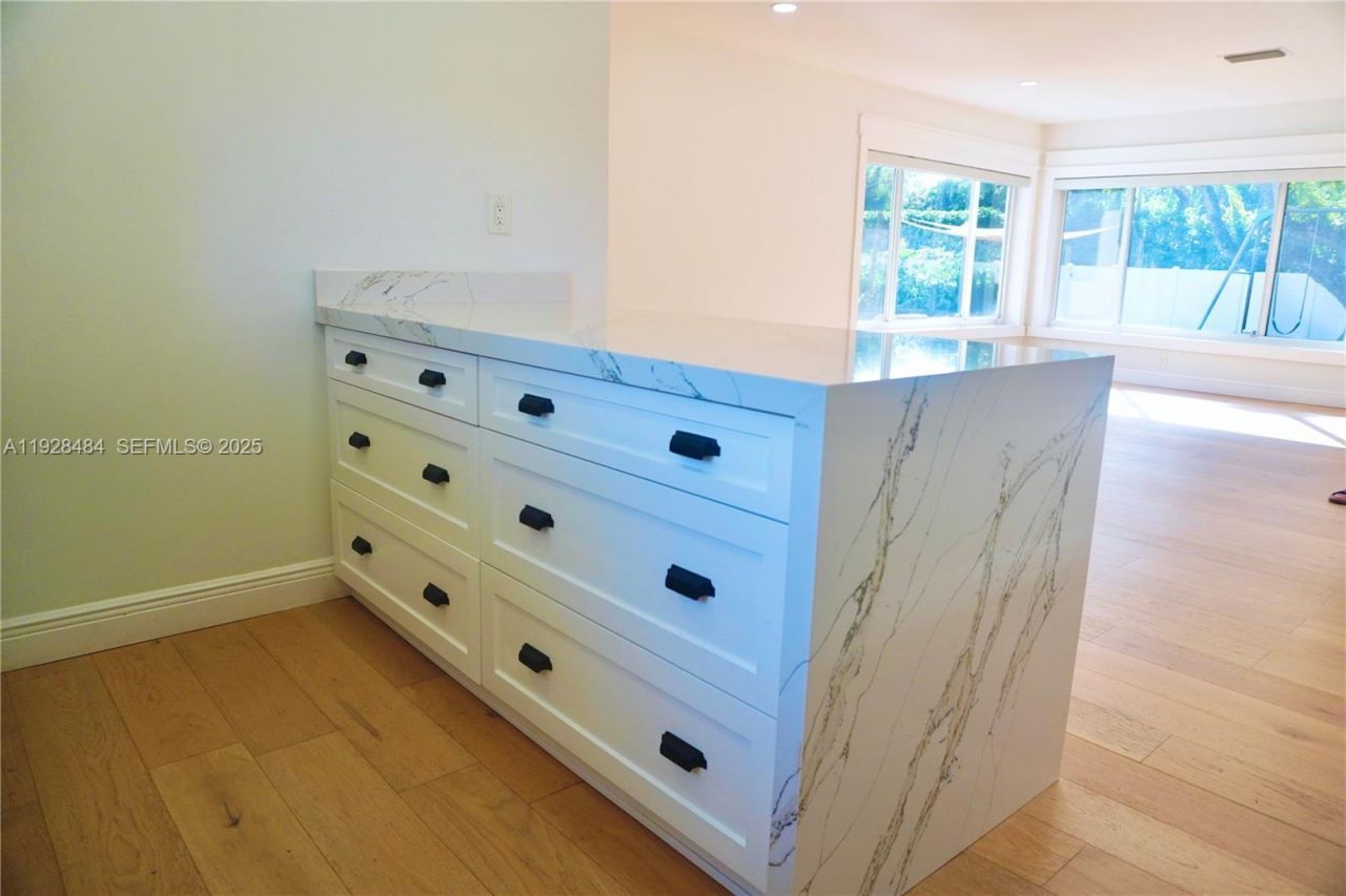 2 NE 108th St, Unit -, Miami Shores, FL 33161 Photo