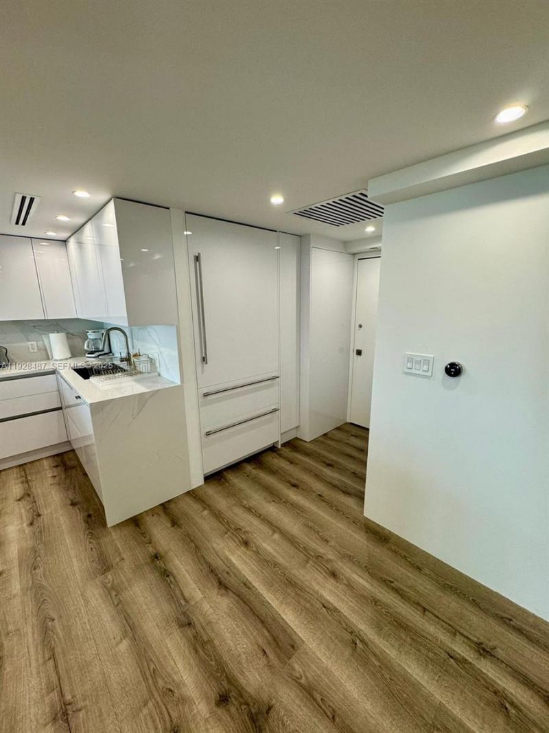 1121 Crandon Blvd, Unit E1001, Key Biscayne, FL 33149 Photo