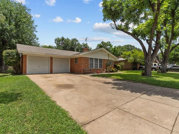 1021 Blue Lake Drive, Fort Worth, TX 76103