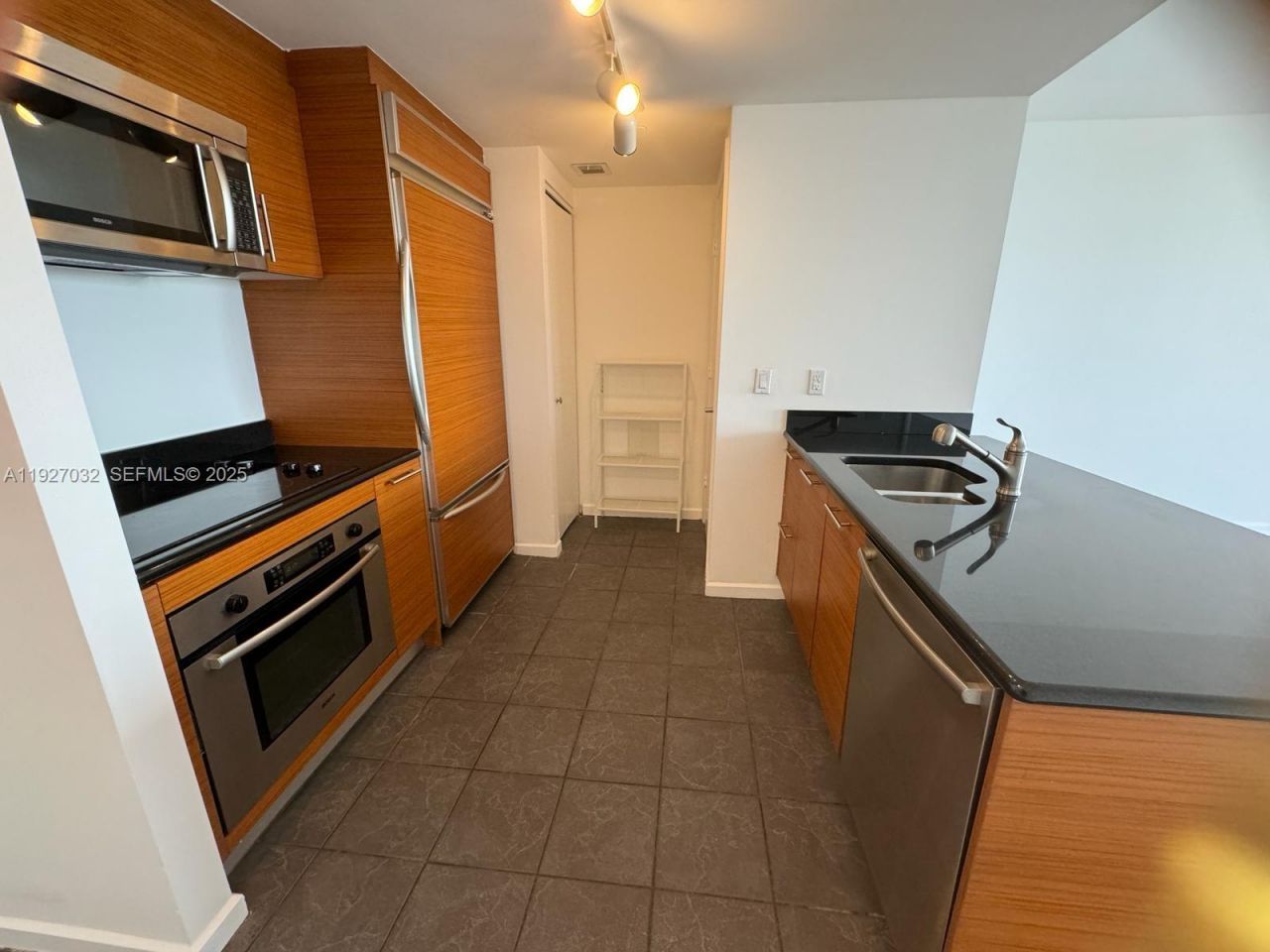 50 Biscayne Blvd, Unit 3807, Miami, FL 33132 Photo