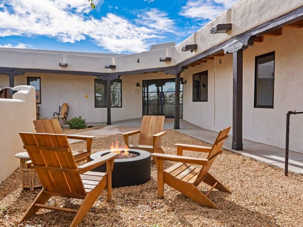 4 N Chamisa, Santa Fe, NM 87508