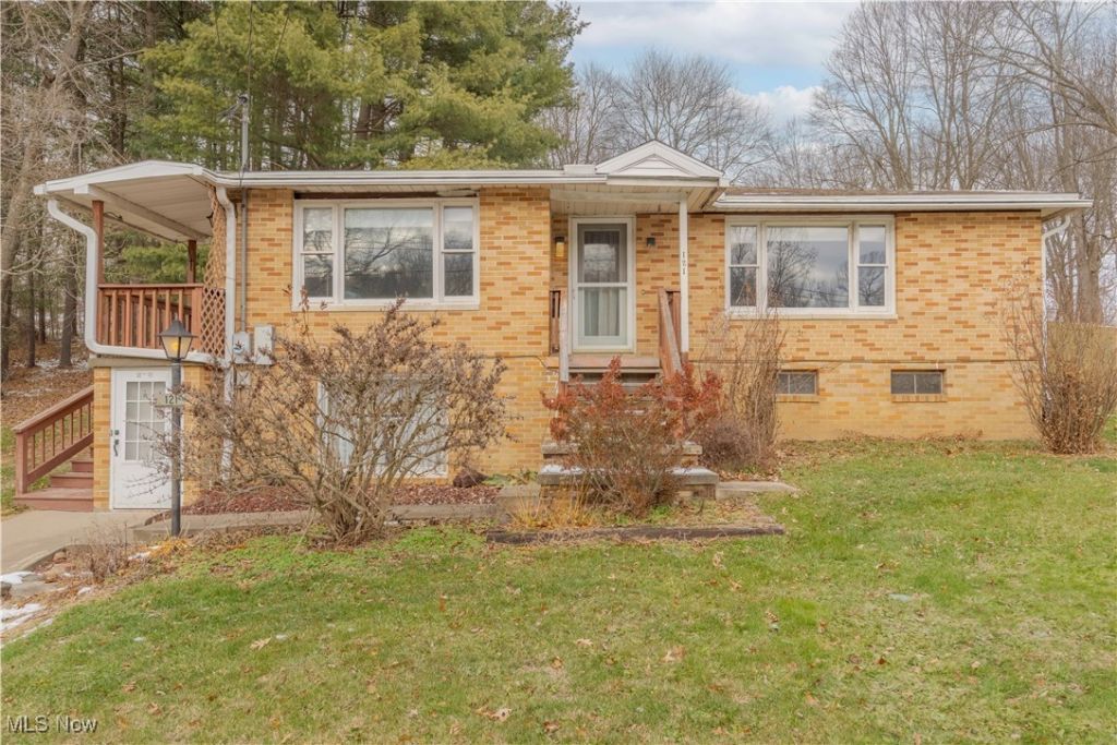 121 Waynesburg Road Nw, Carrollton, OH 44615 Main Photo