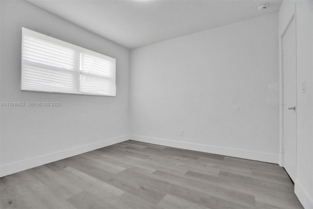 1041 NE 169th St, Miami, FL 33162 Photo