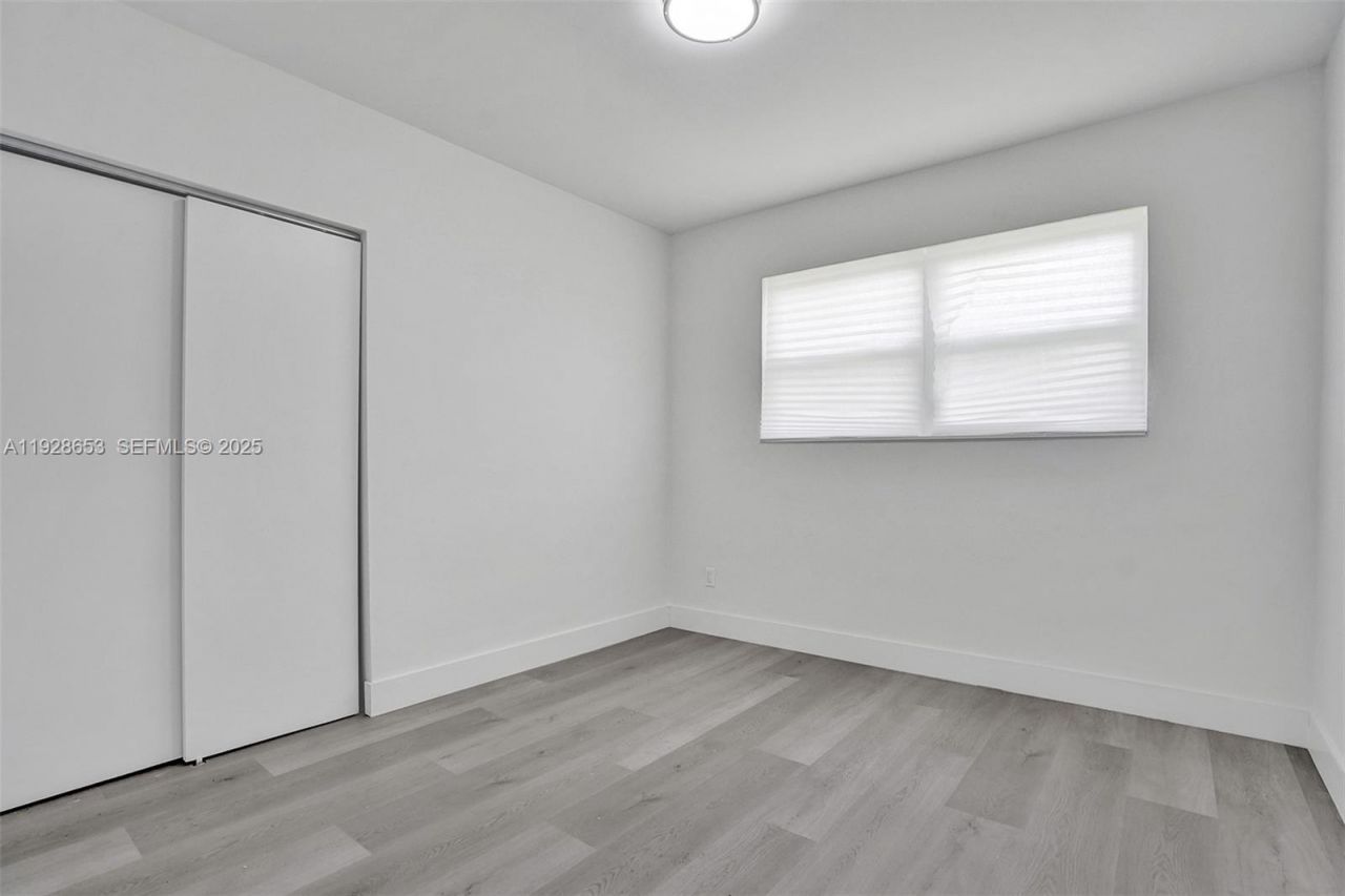 1041 NE 169th St, Miami, FL 33162 Photo