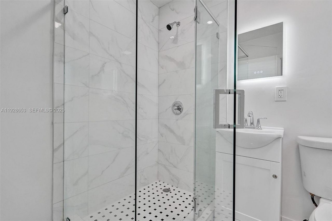 1041 NE 169th St, Miami, FL 33162 Photo