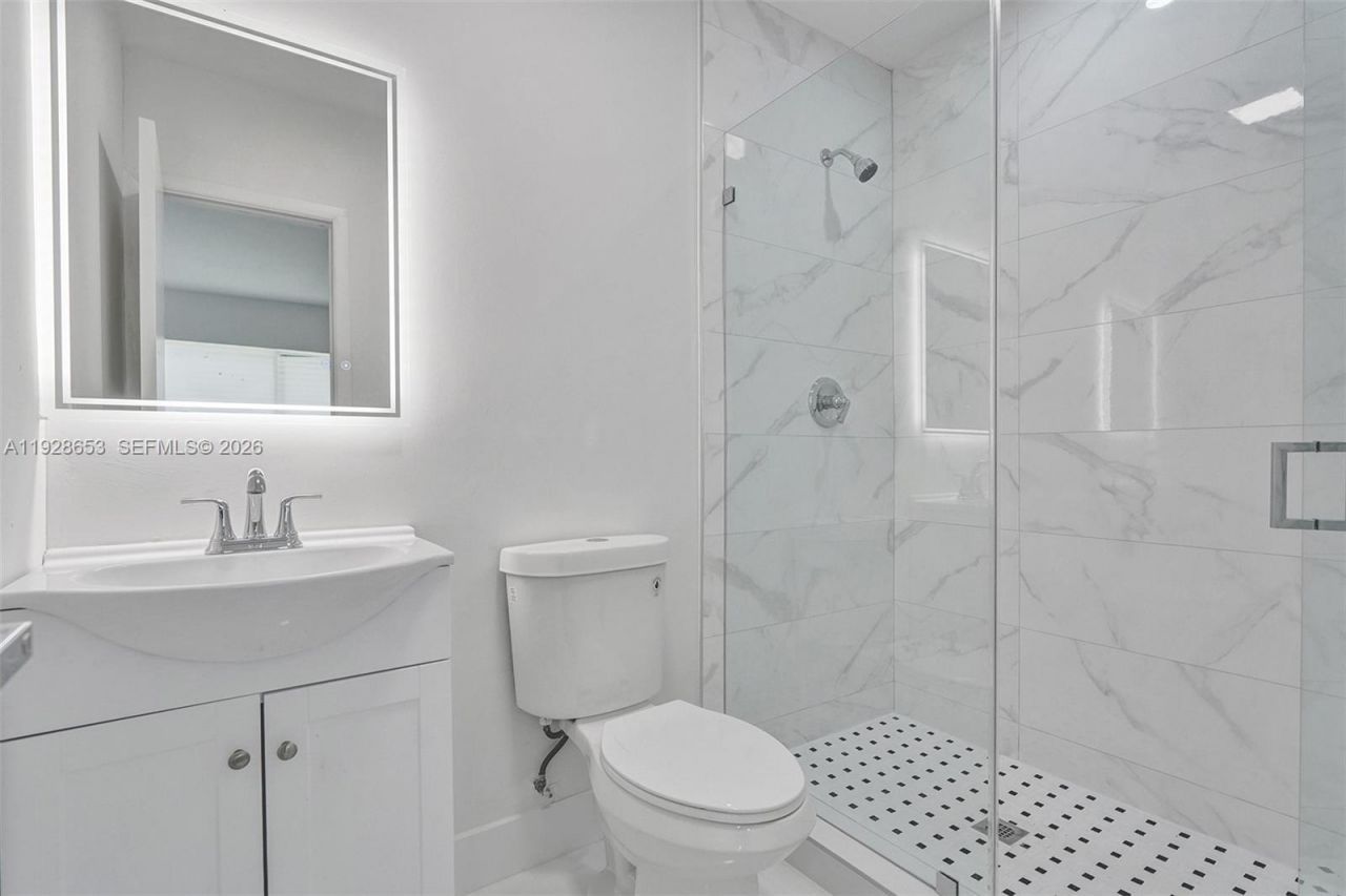 1041 NE 169th St, Miami, FL 33162 Photo
