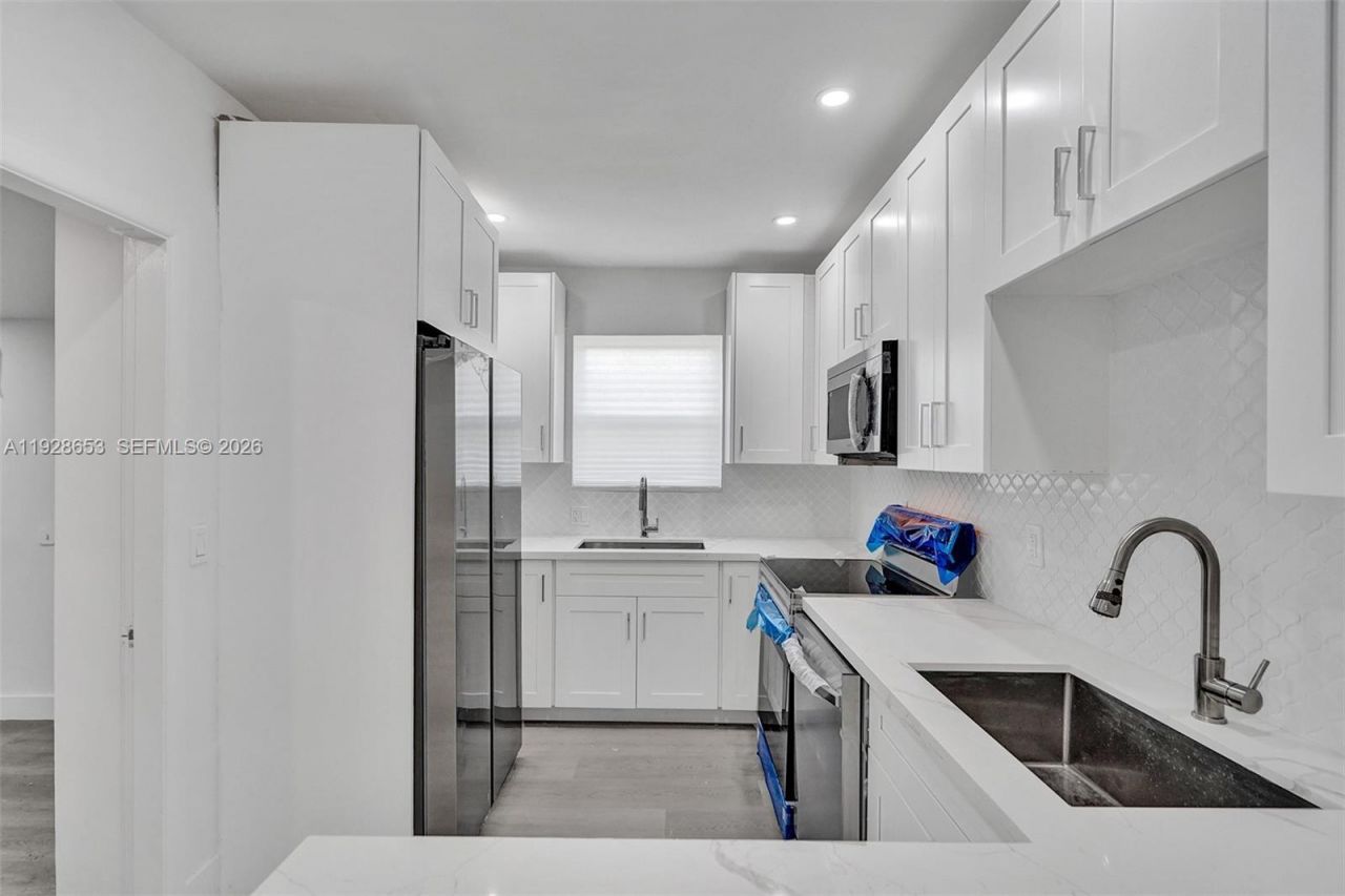 1041 NE 169th St, Miami, FL 33162 Photo