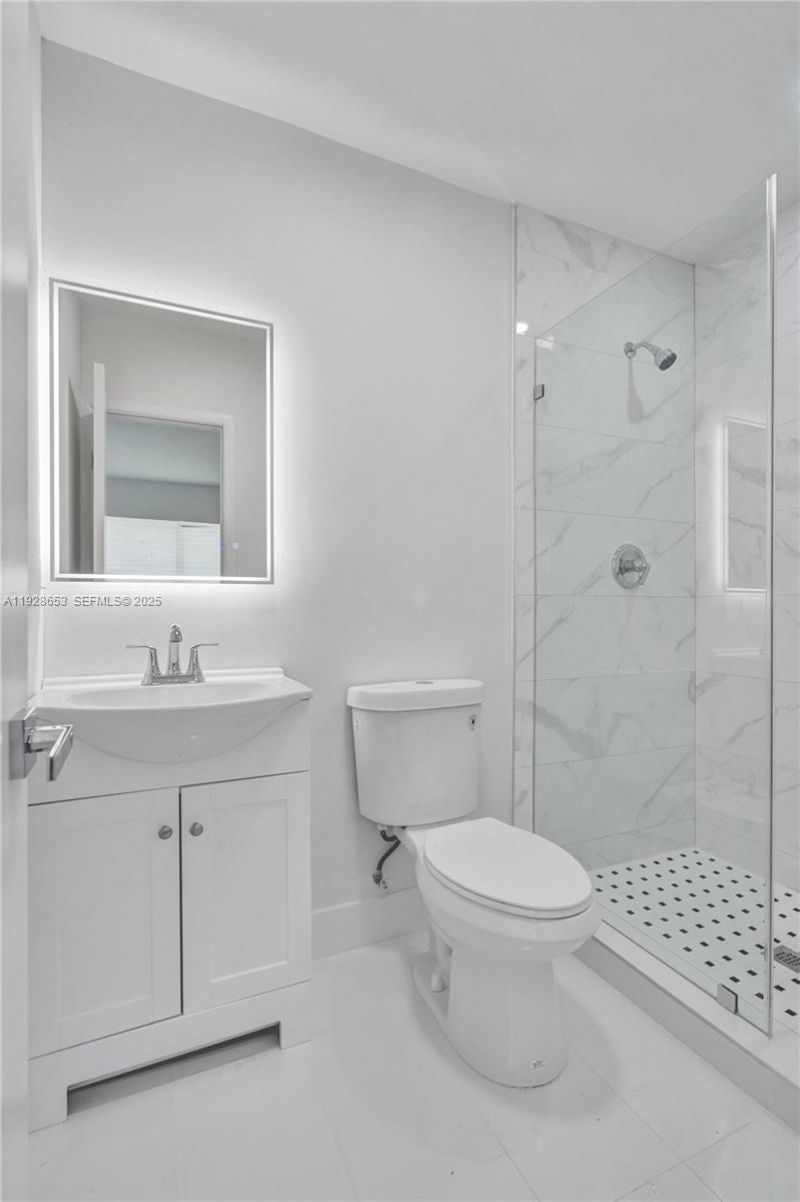 1041 NE 169th St, Miami, FL 33162 Photo