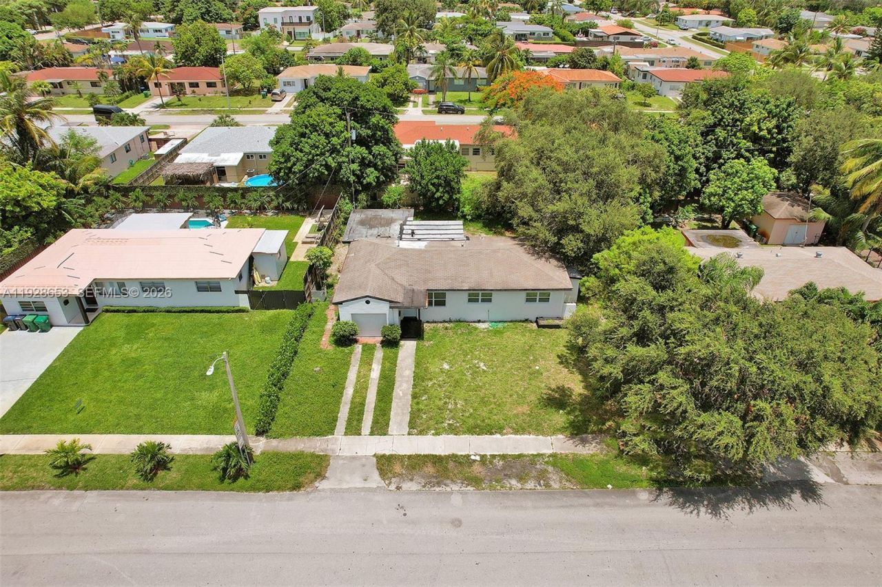 1041 NE 169th St, Miami, FL 33162 Photo