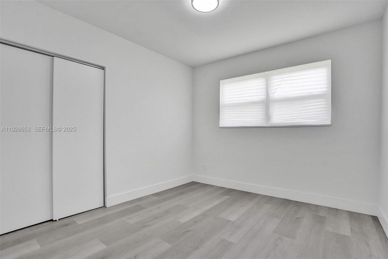 1041 NE 169th St, Miami, FL 33162 Photo