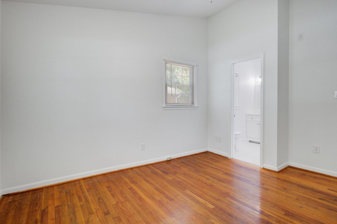 816 E Estates Boulevard Photo 11