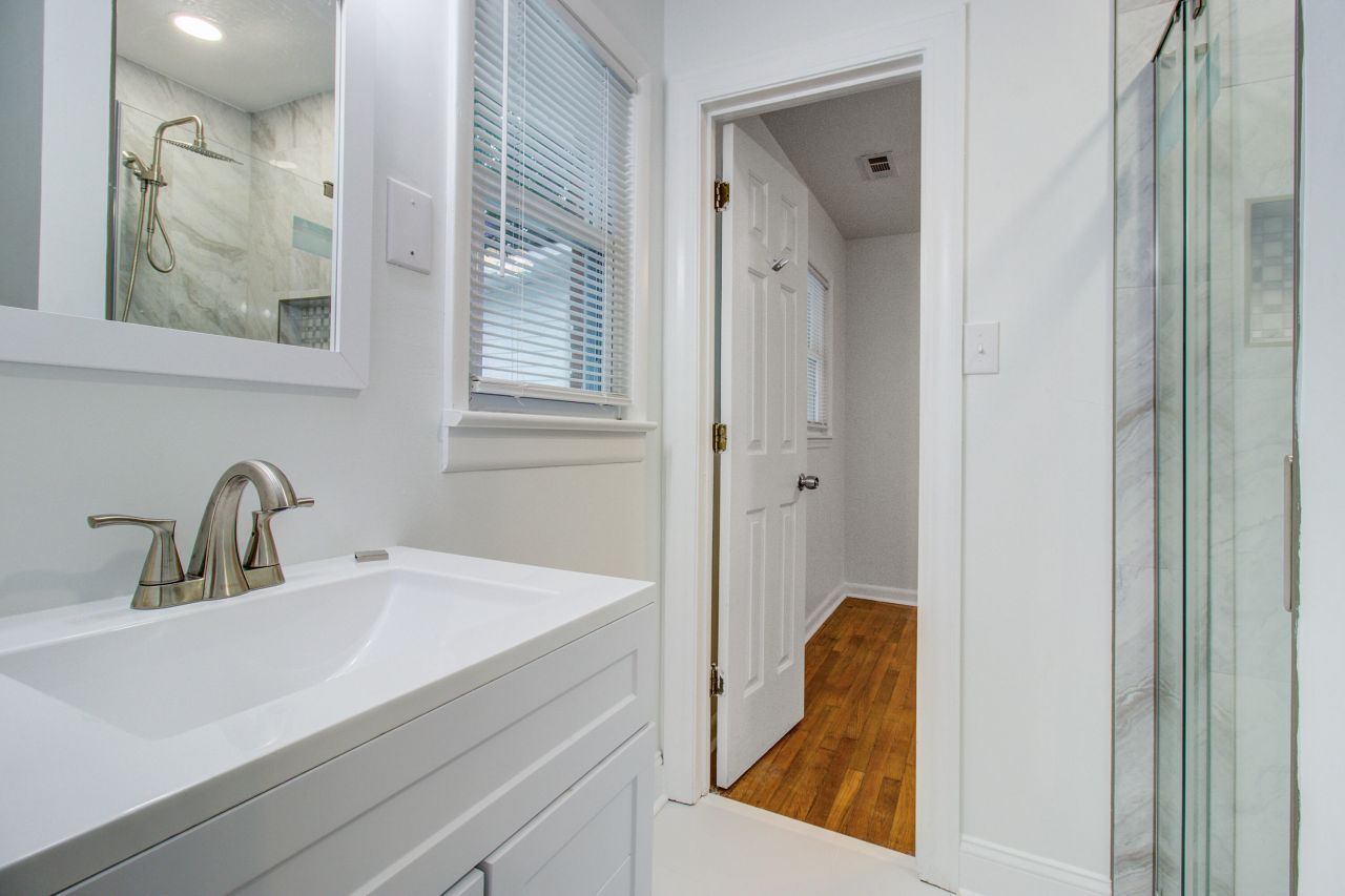 816 E Estates Boulevard Photo 17