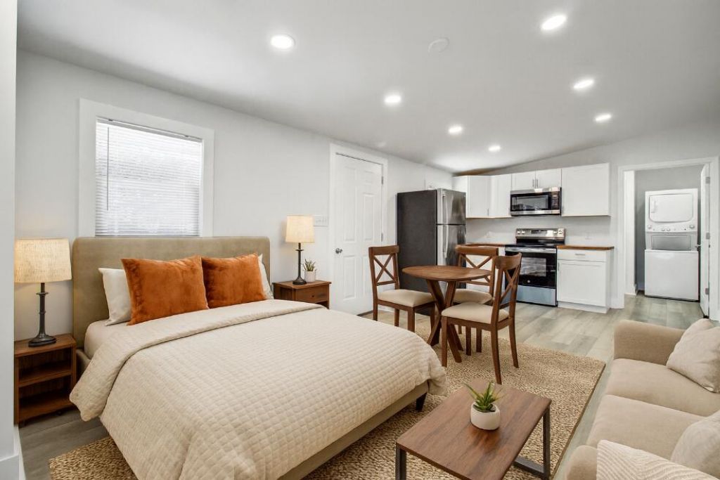 816 E Estates Boulevard Photo 34