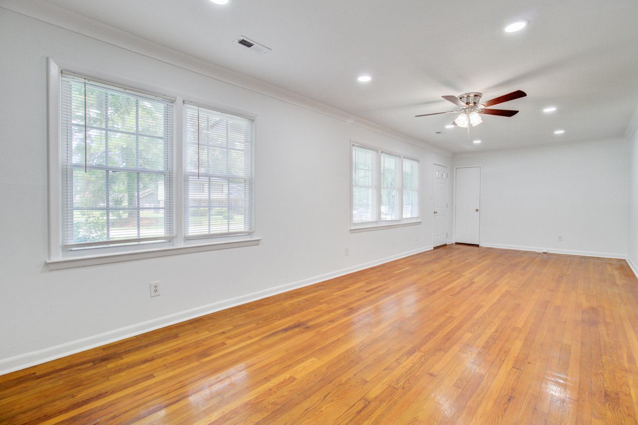 816 E Estates Boulevard Photo 4