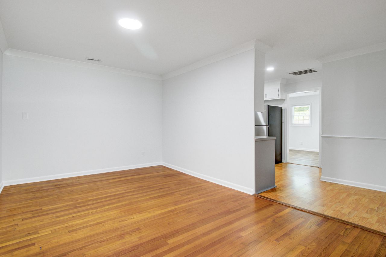 816 E Estates Boulevard Photo 5