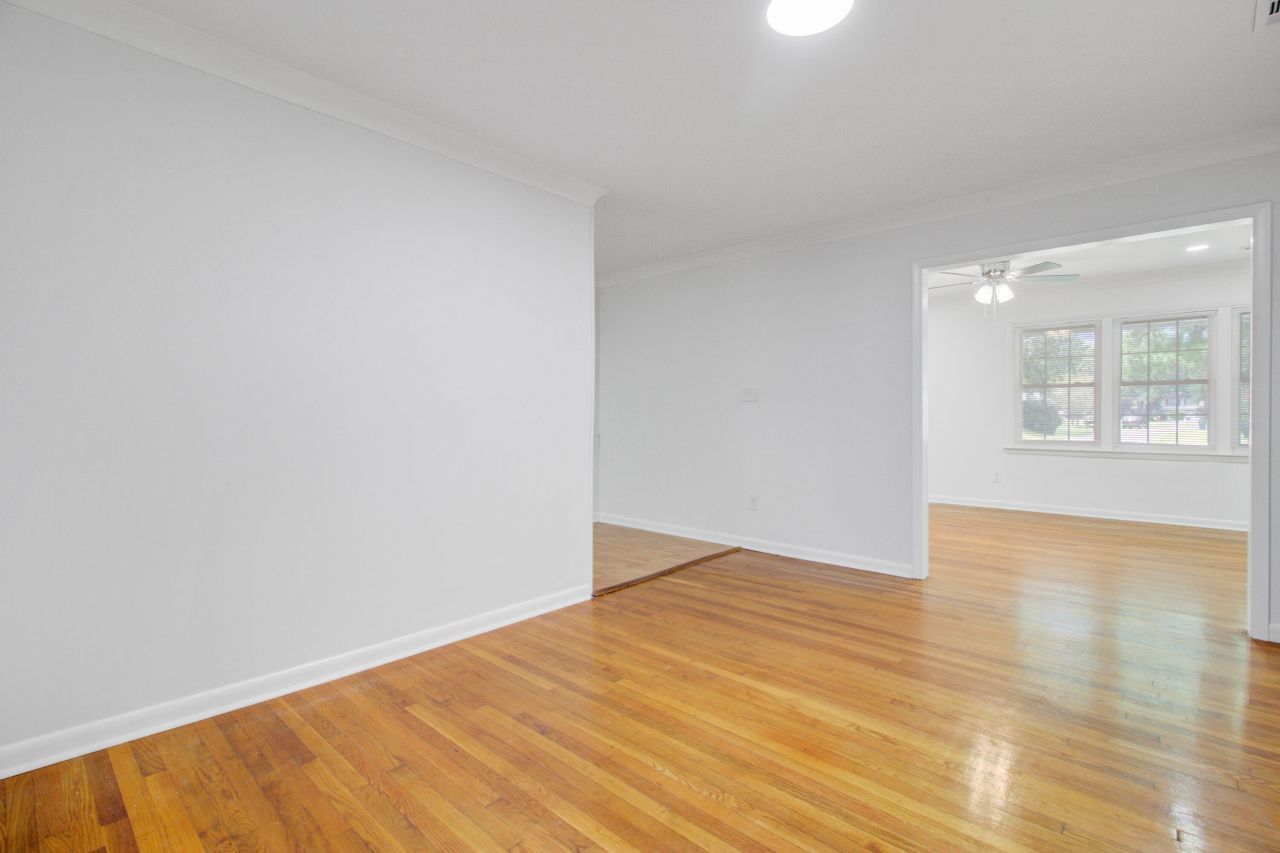 816 E Estates Boulevard Photo 7