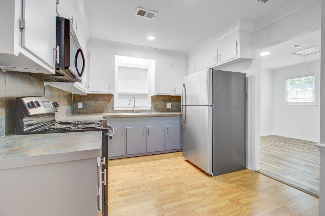 816 E Estates Boulevard Photo 8