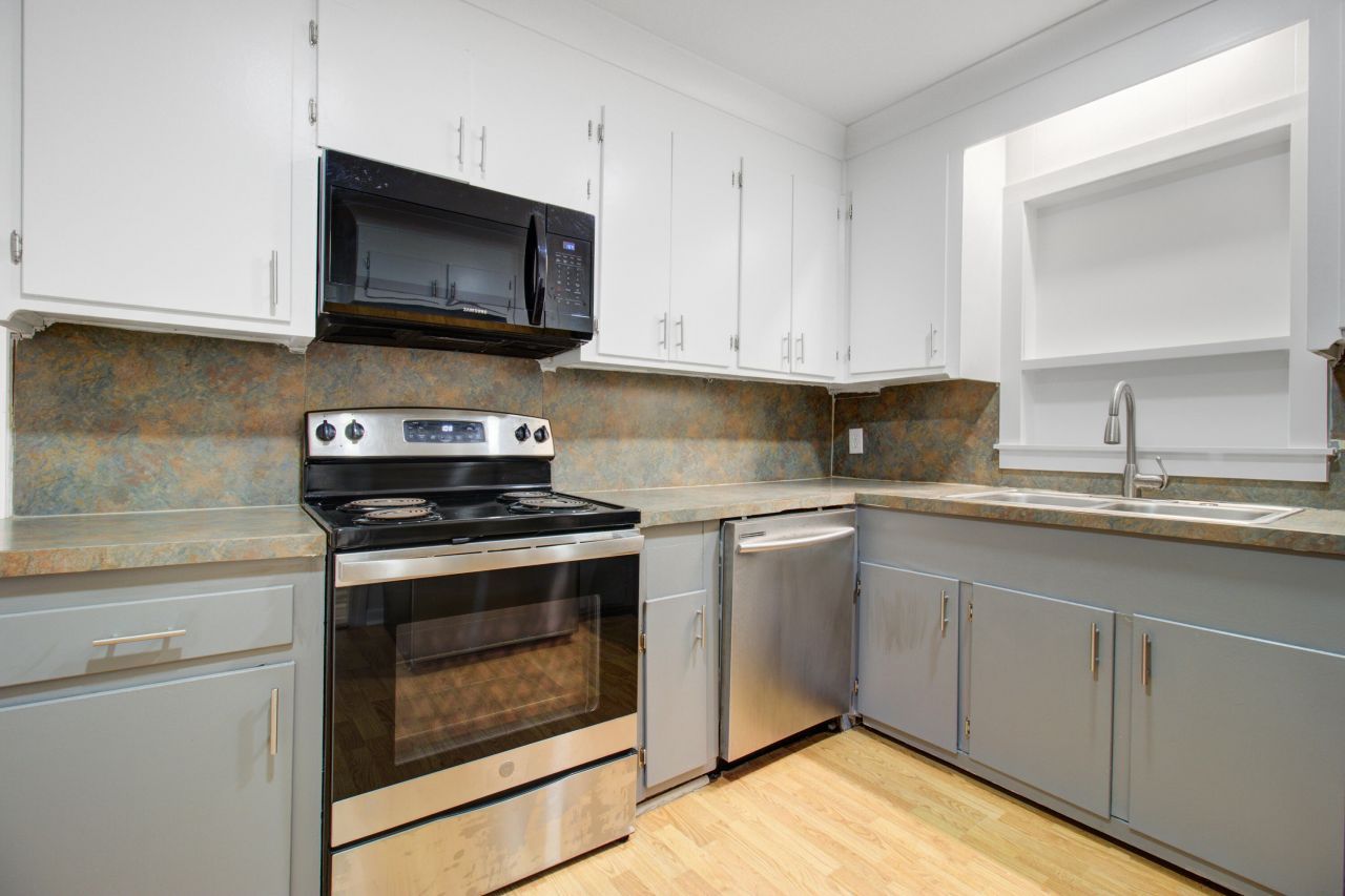 816 E Estates Boulevard Photo 9