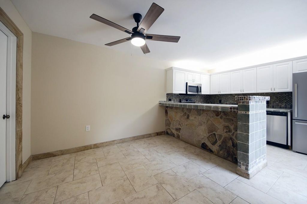 1700 Embassy Dr, Unit 402, West Palm Beach, FL 33401 Photo