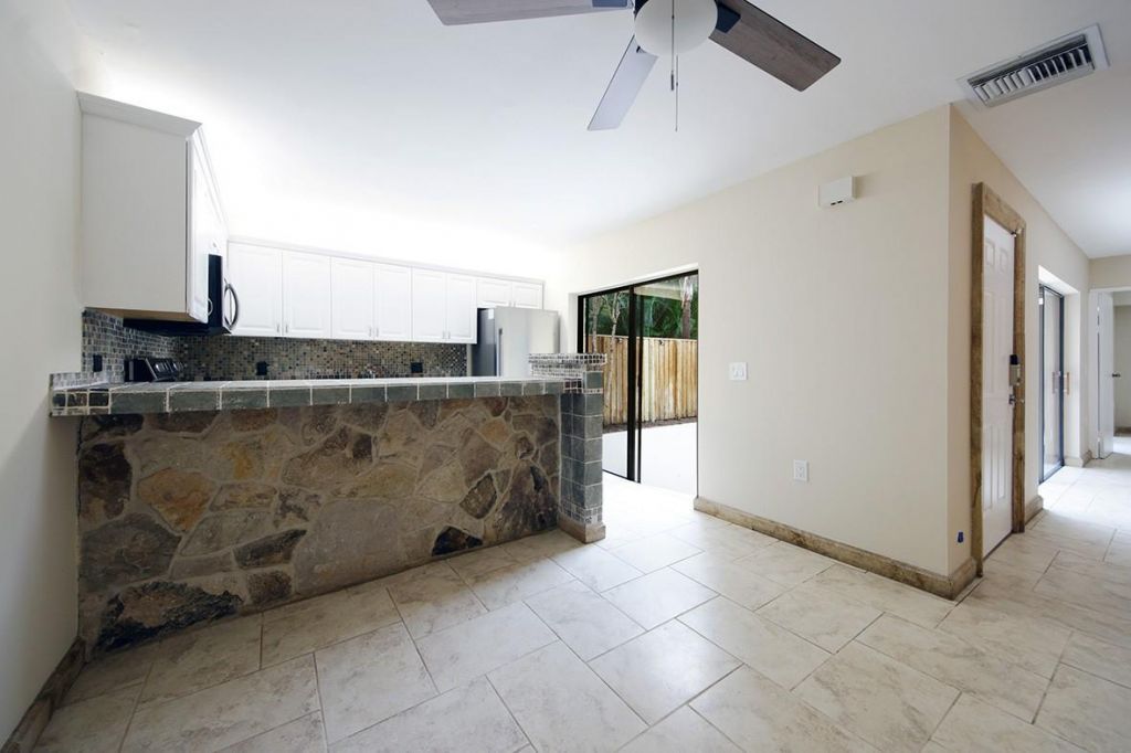 1700 Embassy Dr, Unit 402, West Palm Beach, FL 33401 Photo