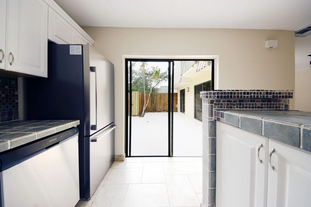 1700 Embassy Dr, Unit 402, West Palm Beach, FL 33401 Photo